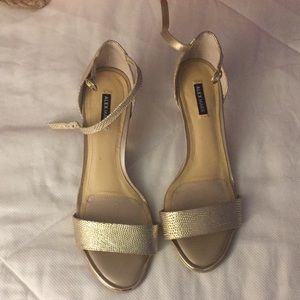 Alex Marie NWOT gold heels